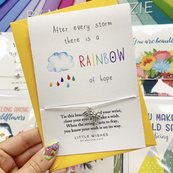 Imagen de pulsera y tarjeta after every storm there is a rainbow