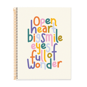 Imagen de cuaderno A4 con la frase open heart big smile eyes full of wonder