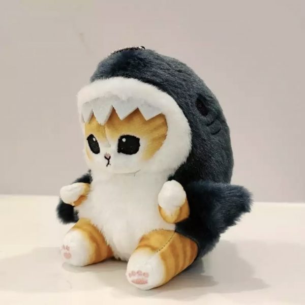 Imagen de peluche llavero gatito vestido de tiburón
