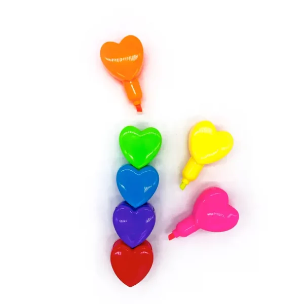 Imagen de marcadores apilables de colores con forma de corazón